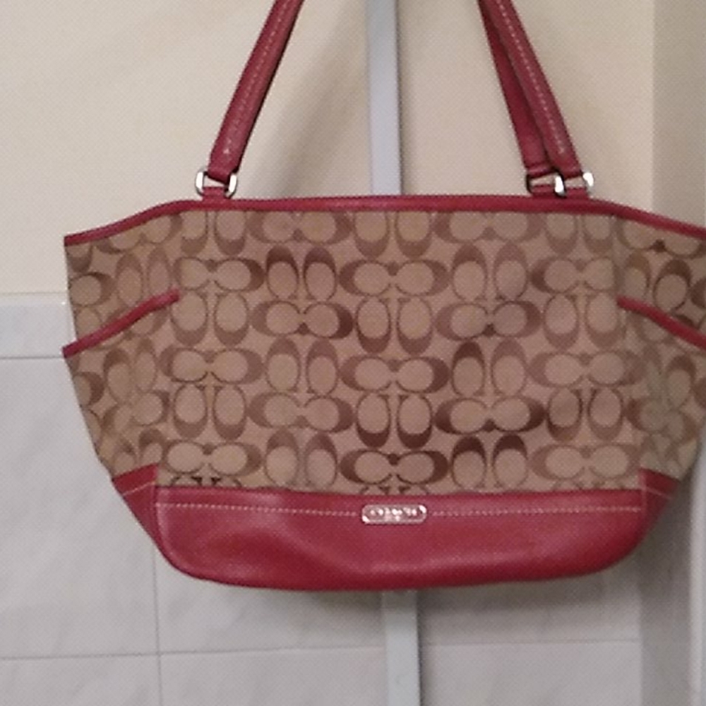 Coach women bag/ tote